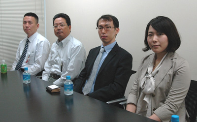 左から岩本隆全さん（株式会社ケイ・オプティコム）、三浦生也さん（関西電力株式会社）、龍野優也さん（イントフロート株式会社）、山根実佳子さん（株式会社ケイ・オプティコム）
