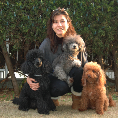 島津さんと3匹の愛犬たち
