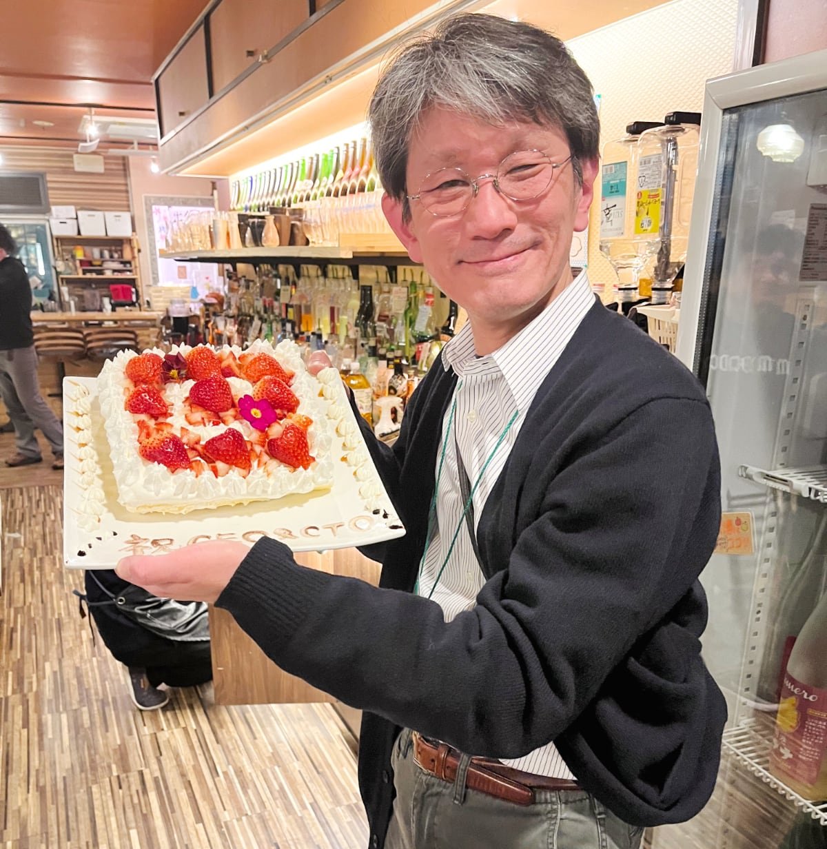 平田と就任祝いケーキ